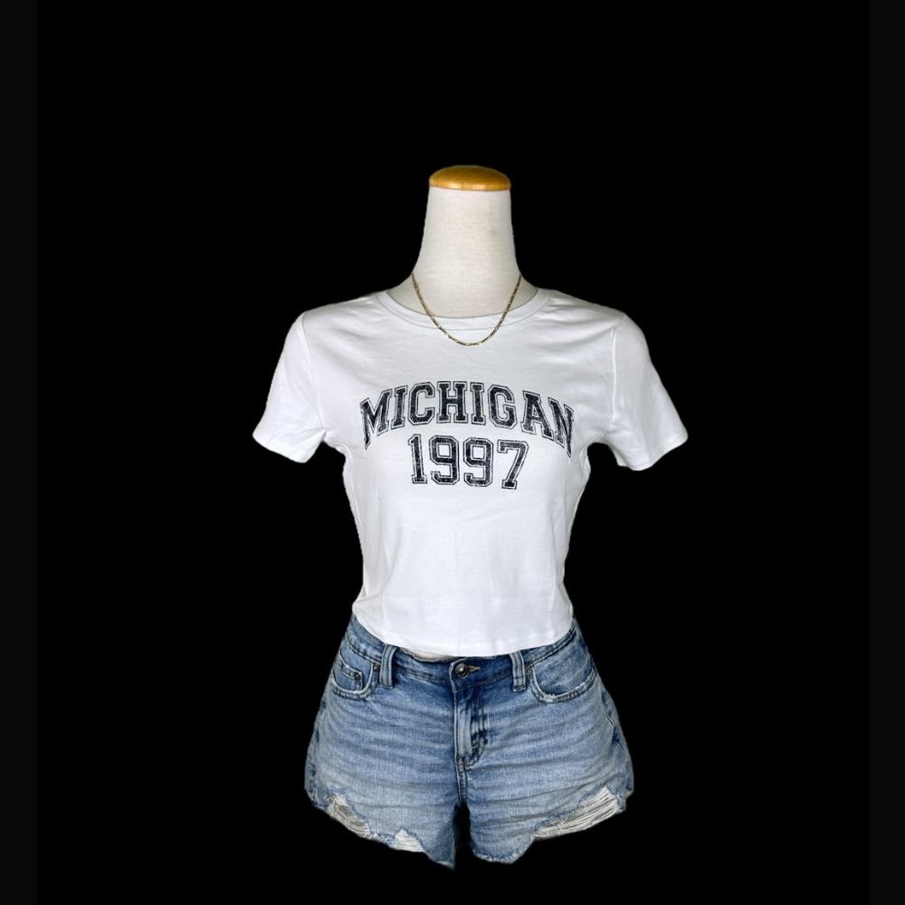 NWT GARAGE cropped graphic tee | size L